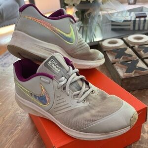 Nike big girl Star Runner Shoes - Gray and Purple size 7Y